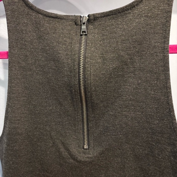 Banana Republic Tank. Size Small. Black and gray tank with zipper on back. - Picture 7 of 9